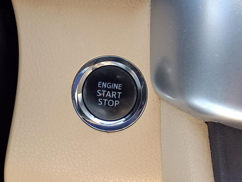 Used 2016 Toyota Highlander Limited FWD image 16