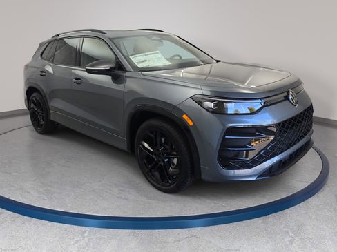 New 2026 Volkswagen Tiguan SE R-Line FWD image 3