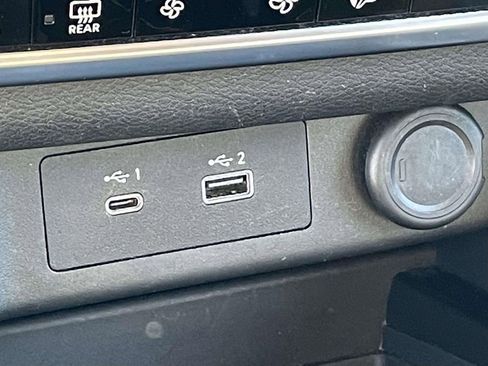 Used 2023 Nissan Rogue SV image 28