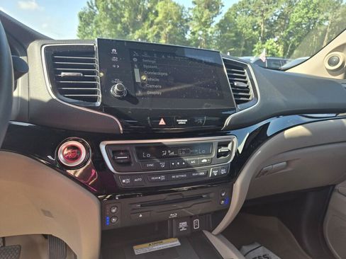 Used 2022 Honda Pilot Elite image 16
