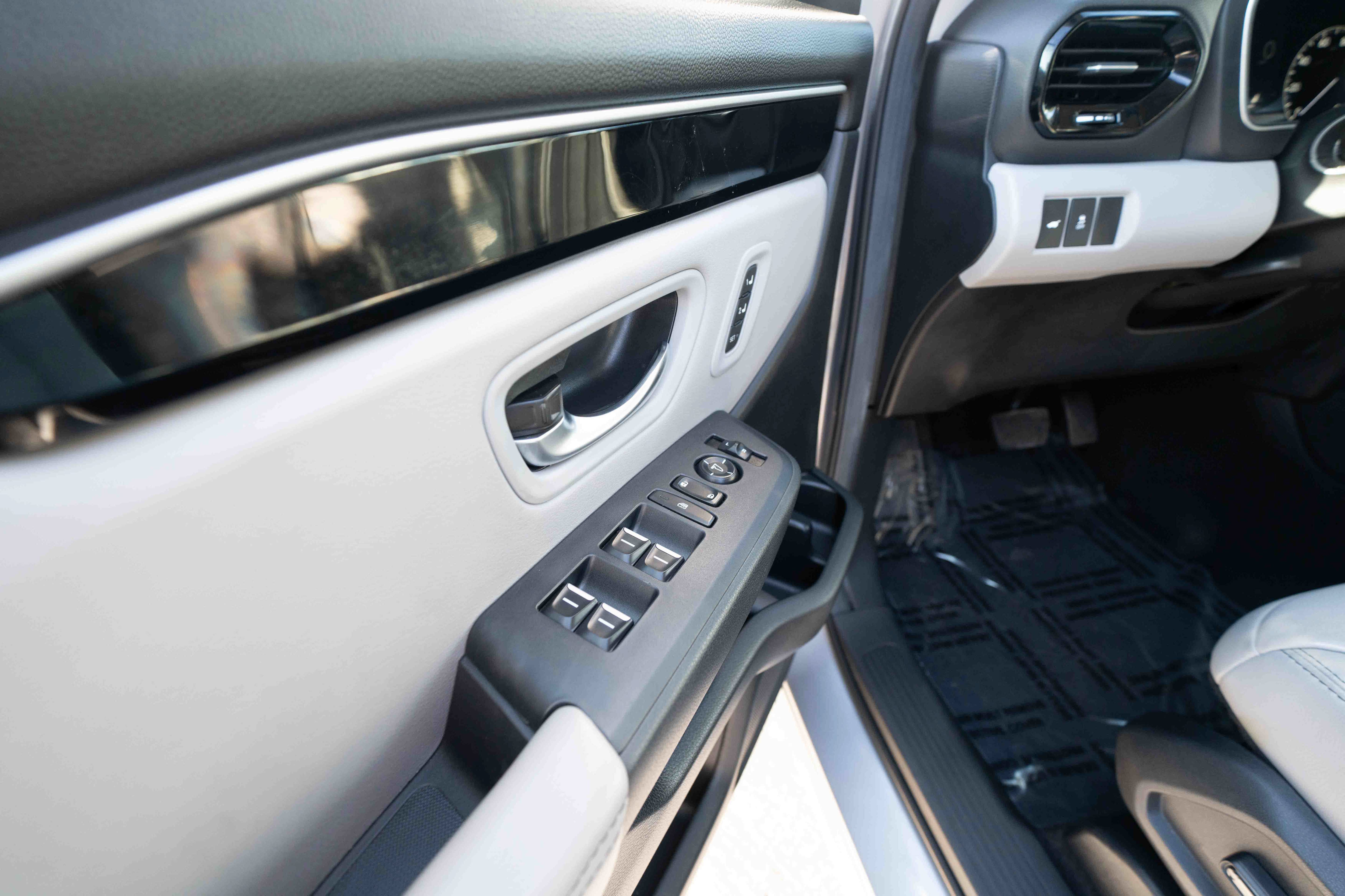 Used 2025 Honda Pilot EX-L image 7