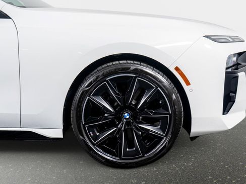 Used 2025 BMW 740i w/ Premium Package RWD image 6
