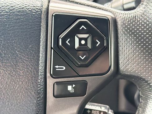 Used 2018 Toyota Tacoma TRD Off-Road AWD/4WD image 28