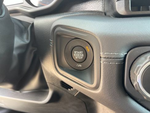 Used 2025 Jeep Gladiator Rubicon AWD/4WD image 24
