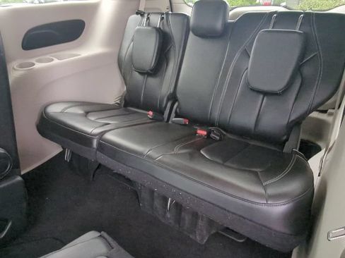 Certified 2023 Chrysler Pacifica Touring-L FWD image 26