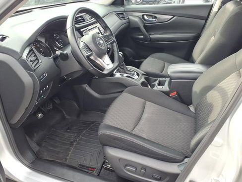 Used 2020 Nissan Rogue SV image 13