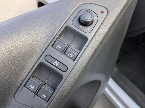 Used 2017 Volkswagen Tiguan S image 12