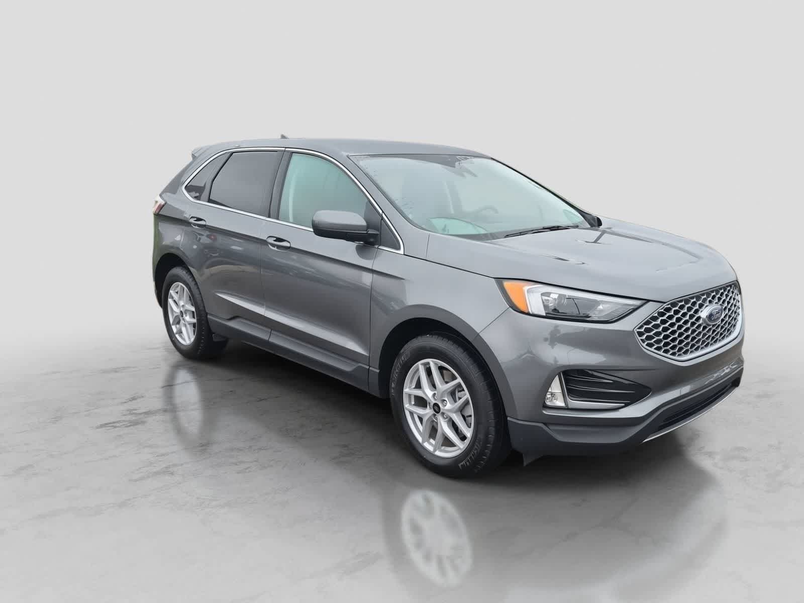 Used 2024 Ford Edge SEL w/ Convenience Package AWD/4WD image 2