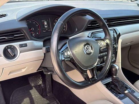 Used 2020 Volkswagen Passat 2.0T SE w/ Sunroof Package FWD image 22