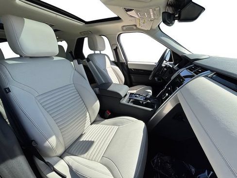 Used 2025 Land Rover Discovery S AWD/4WD image 17
