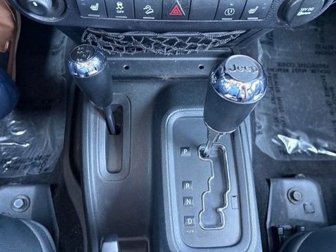 Used 2016 Jeep Wrangler Unlimited Rubicon AWD/4WD image 11