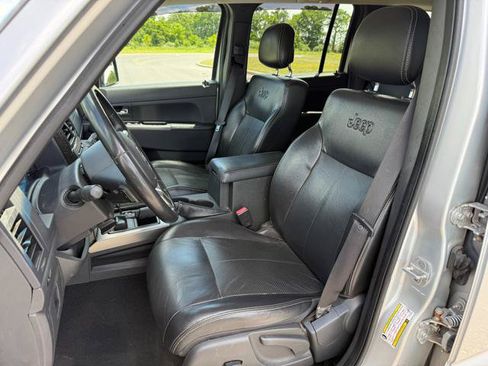 Used 2012 Jeep Liberty Limited Jet AWD/4WD image 10