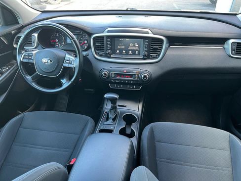 Used 2019 Kia Sorento S FWD image 17