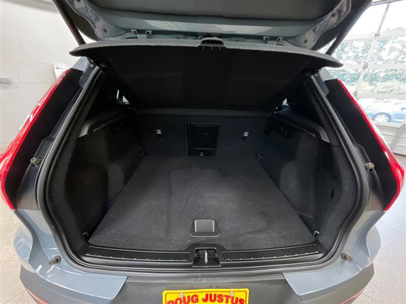 Used 2023 Volvo XC40 B5 Core AWD/4WD image 22