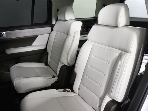 Certified 2025 Hyundai Santa Fe Calligraphy image 38