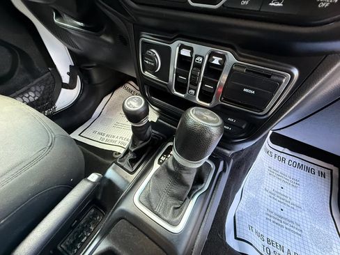 Used 2021 Jeep Wrangler Unlimited Sport AWD/4WD image 32