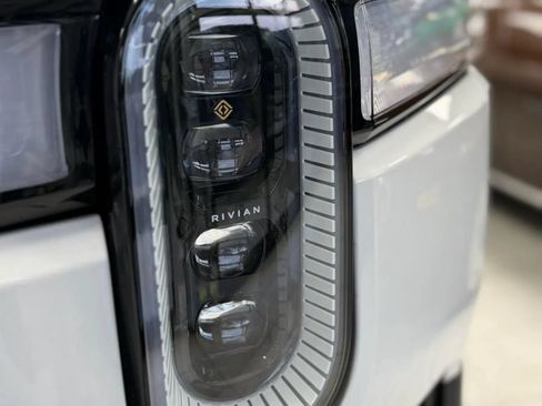 Used 2022 Rivian R1T Adventure AWD/4WD image 19