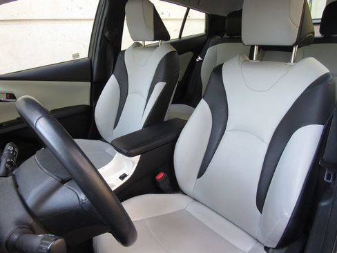 Certified 2018 Toyota Prius Four w/ Advanced Technology Package FWD image 12