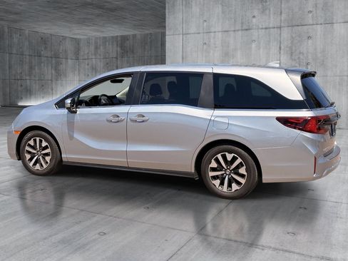 Used 2025 Honda Odyssey EX-L image 3