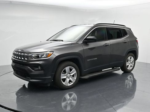 Used 2022 Jeep Compass Latitude FWD image 4