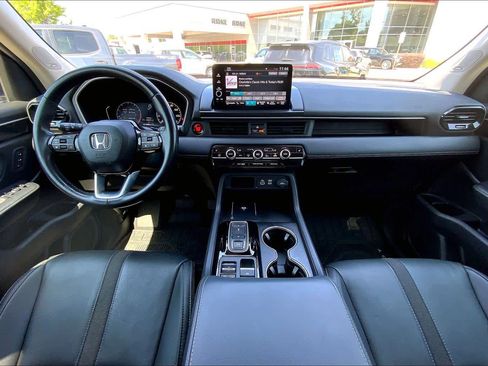 Used 2024 Honda Pilot Touring image 16