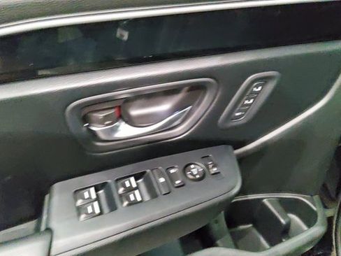 Used 2023 Honda Pilot Touring image 41