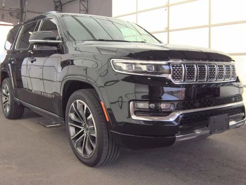 Used 2022 Jeep Grand Wagoneer Series III AWD/4WD image 3