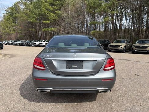 Used 2017 Mercedes-Benz E 300 image 4