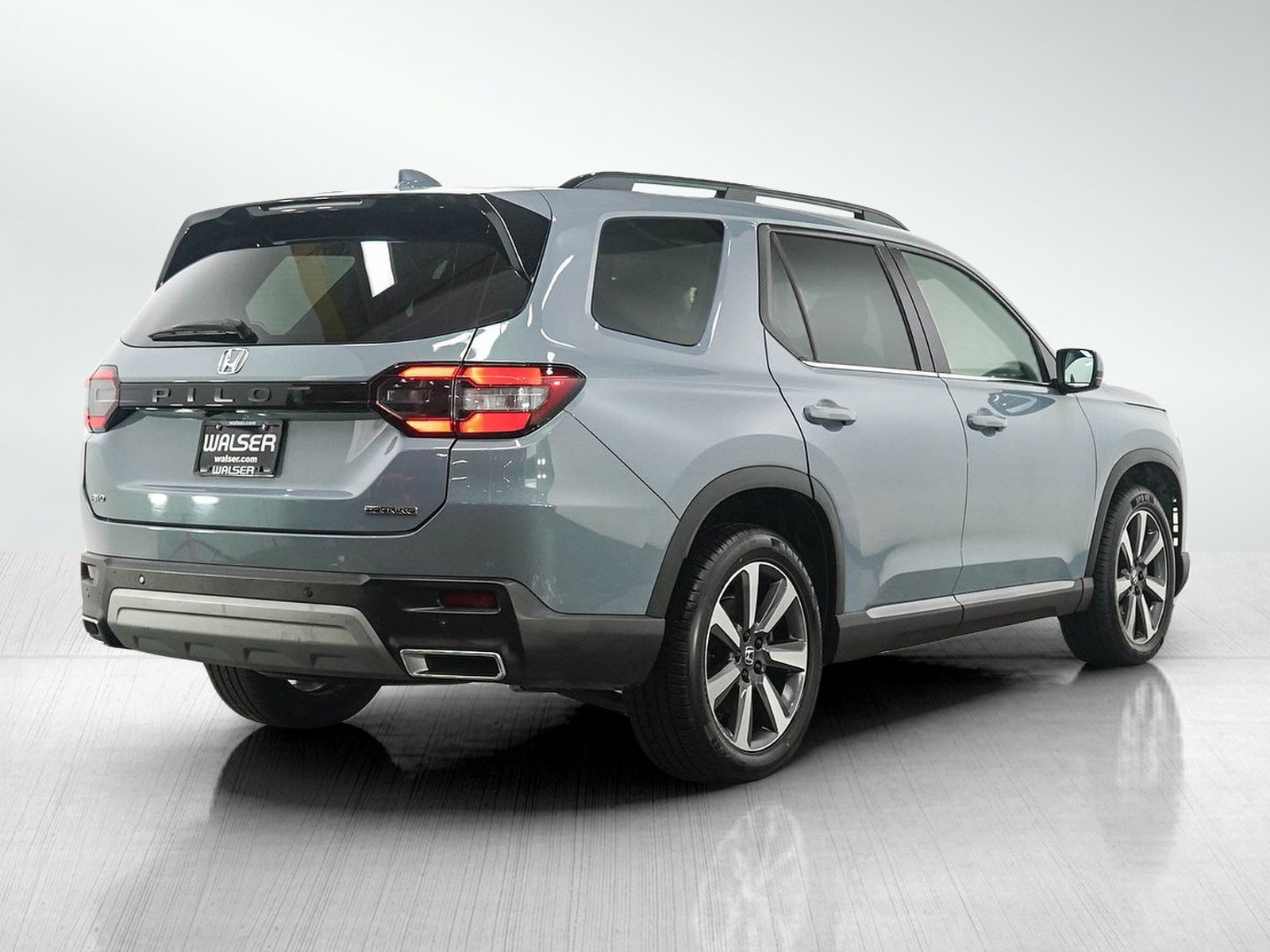 Used 2023 Honda Pilot Touring image 5