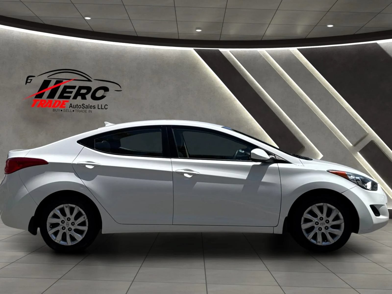 Used 2013 Hyundai Elantra GLS FWD image 3