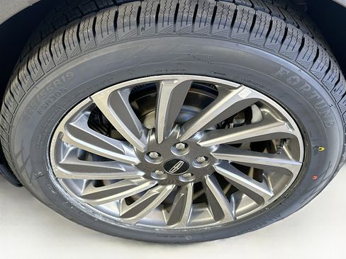 Used 2023 Lincoln Corsair Reserve w/ Equipment Group 201A FWD image 11