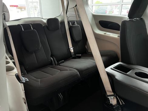 Used 2017 Chrysler Pacifica Touring FWD image 22