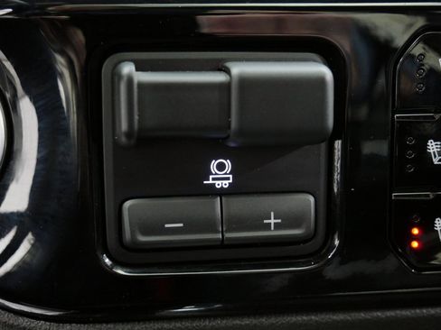 Used 2025 GMC Sierra 3500 SLT w/ SLT Premium Package image 29