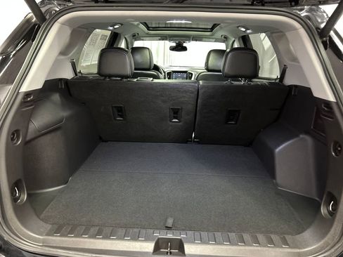 Used 2022 GMC Terrain SLT w/ Infotainment Package II image 25