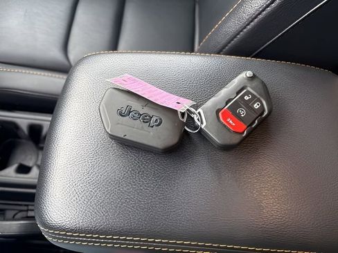 Used 2024 Jeep Wrangler Unlimited Sahara w/ Technology Group image 27