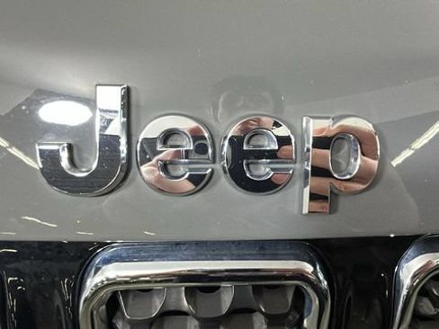 Used 2023 Jeep Compass Limited w/ Sun and Sound Group AWD/4WD image 9