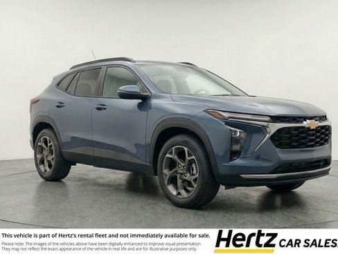 Used 2025 Chevrolet Trax LT FWD image 1