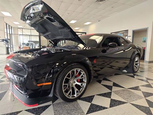Used 2022 Dodge Challenger SRT Hellcat RWD image 1