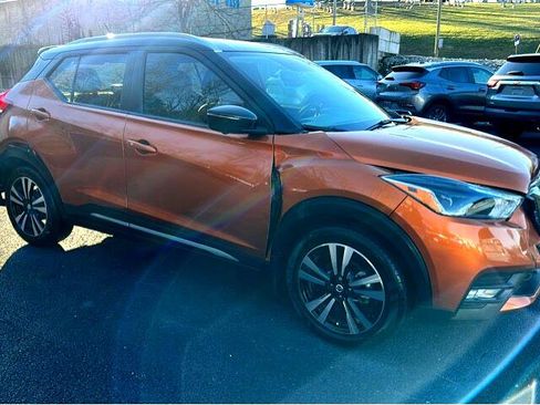 Used 2019 Nissan Kicks SR w/ SR Premium Package image 7