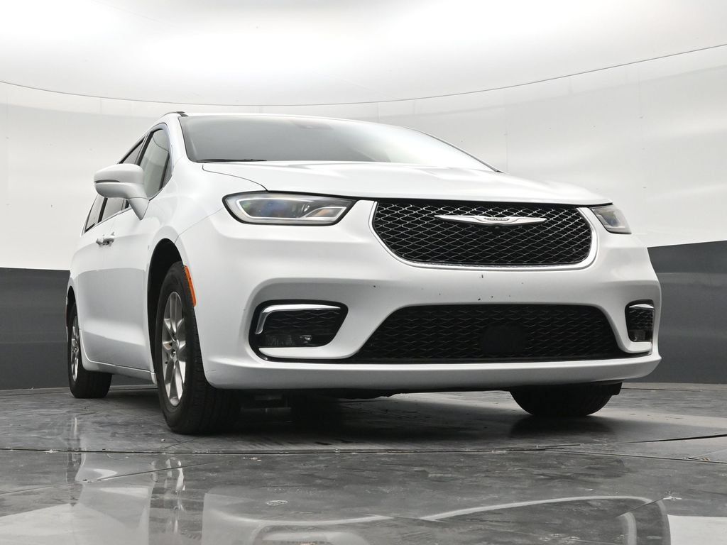 Used 2021 Chrysler Pacifica Touring FWD image 25
