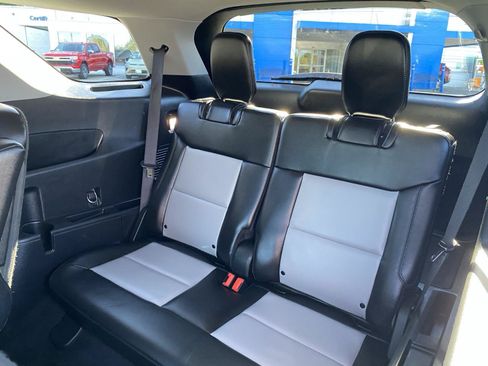 Used 2022 Ford Explorer XLT w/ Equipment Group 202A AWD/4WD image 13