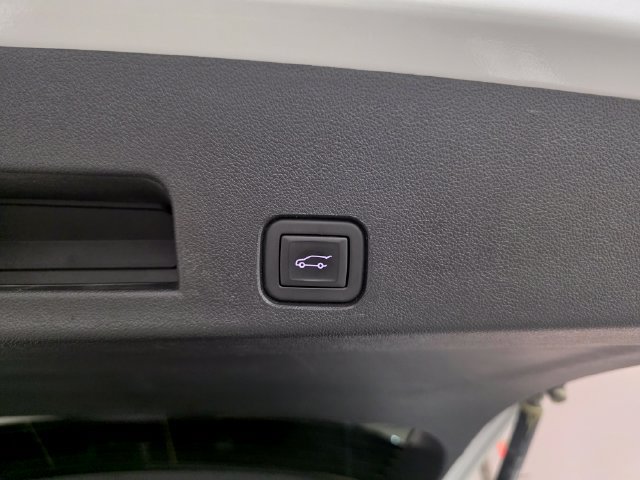 Used 2025 Chevrolet Traverse Z71 w/ Enhanced Driving Package AWD/4WD image 9