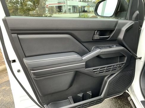 Used 2024 Toyota Tacoma SR image 17