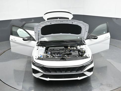 Used 2025 Hyundai Elantra Sport image 27