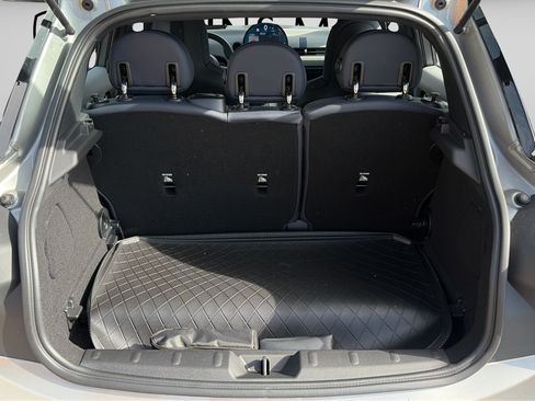 Used 2025 MINI Cooper 4-Door Hardtop FWD image 9
