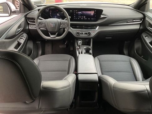 Used 2025 Buick Envista Preferred FWD image 20