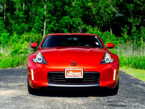 Used 2020 Nissan 370Z Touring Sport RWD image 5