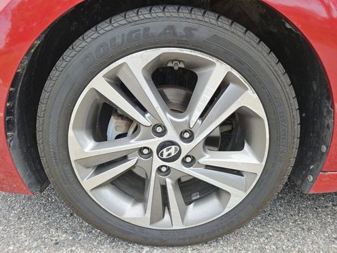 Used 2017 Hyundai Elantra Limited w/ Limited Tech Package 04 image 25