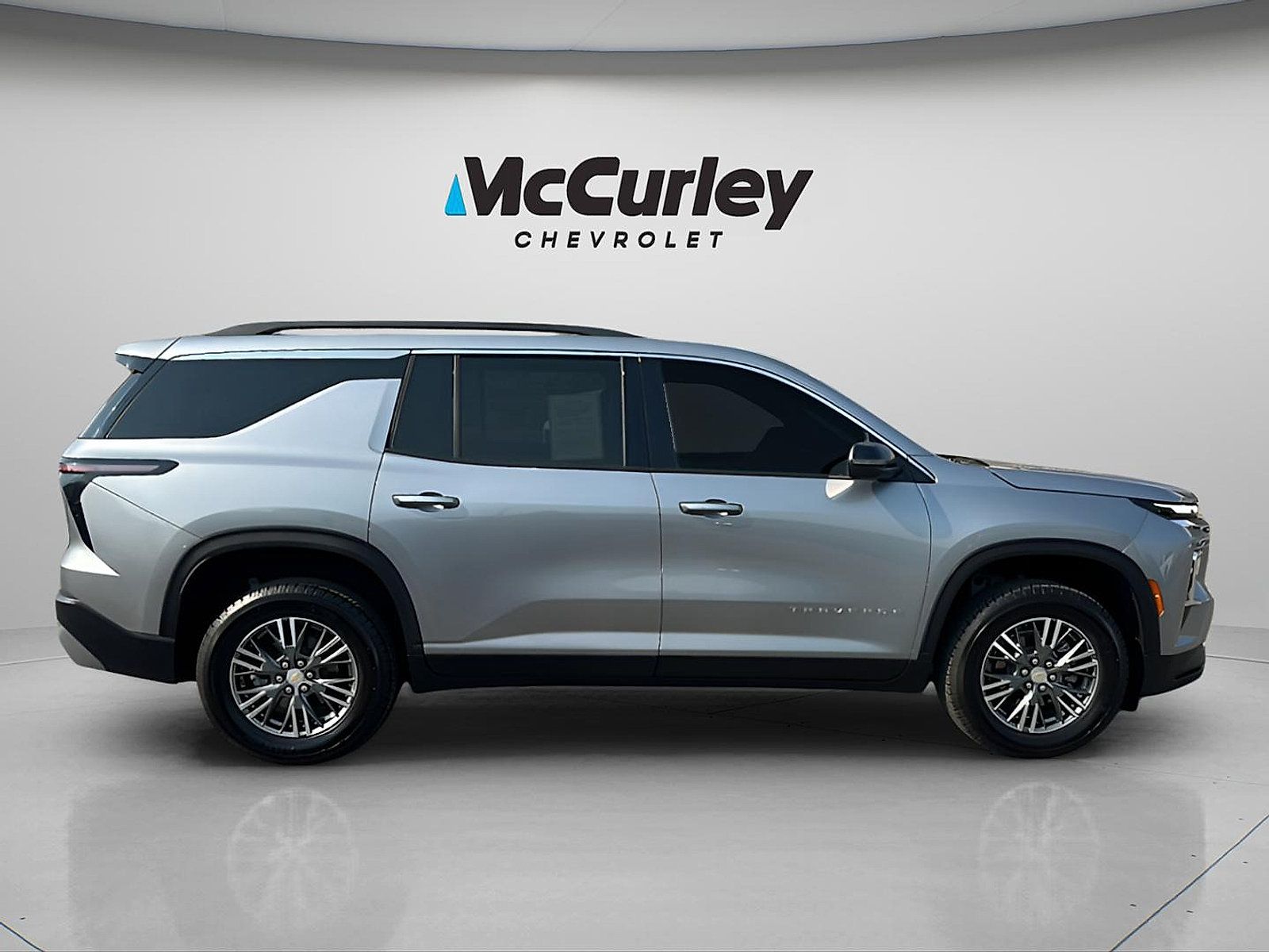 Used 2025 Chevrolet Traverse LT AWD/4WD image 8