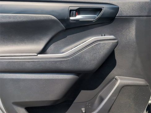 Used 2023 Toyota Highlander XSE image 22